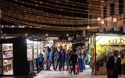 La Fira de Santa Llúcia ja instal·lada a la plaça Doctor Robert | Roger Benet